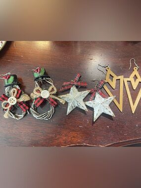 3️⃣ Pair Wooden Earrings Christmas Earrings